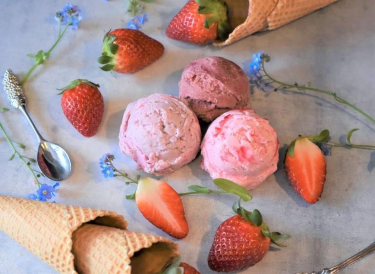 Τόσες θερμίδες έχει μια μπάλα παγωτού