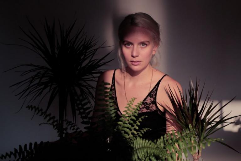 Η Nalyssa Green live από τα Νότια Μονοπάτια του Πάρκου Σταύρος Νιάρχος