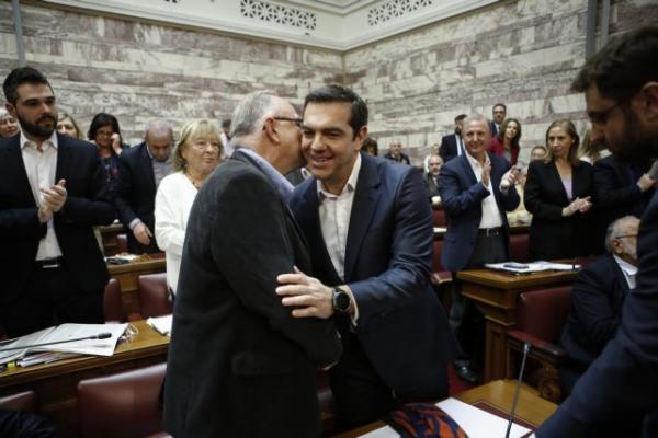 Τσίπρας αδειάζει Παπαδημούλη – «Μαλλιά κουβάρια» στον ΣΥΡΙΖΑ και απειλές παραιτήσεων