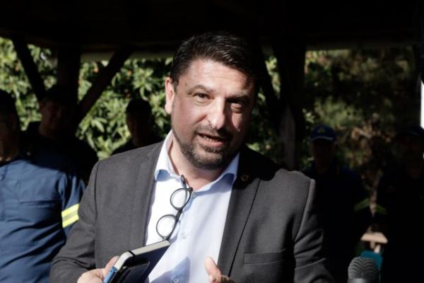 Νίκος Χαρδαλιάς: Θύμα «επίθεσης» με… νερό στη Θεσσαλονίκη