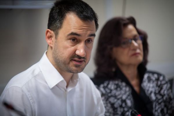 Χαρίτσης: Η Novartis ομολόγησε ότι διέφθειρε μέλη της κυβέρνησης ΝΔ