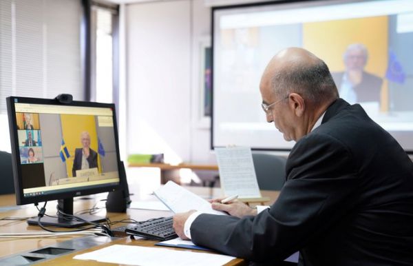 Δένδιας: Η Ελλάδα πρόθυμη να παράσχει βοήθεια στους Παλαιστίνιους πρόσφυγες