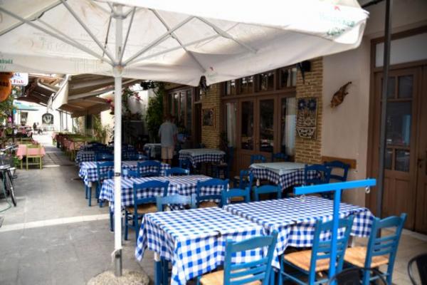 Έρευνα: Μη ρεαλιστική η λειτουργία στην εστίαση και τον τουρισμό για τις μισές επιχειρήσεις