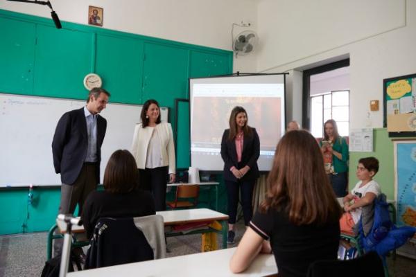 Επική αντίδραση πιτσιρικά όταν είδε τον Μητσοτάκη