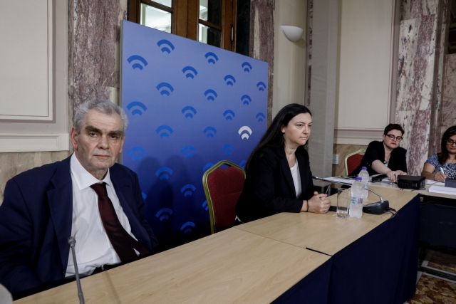 Προανακριτική - Βουλή: Αποχώρησε ο Παπαγγελόπουλος