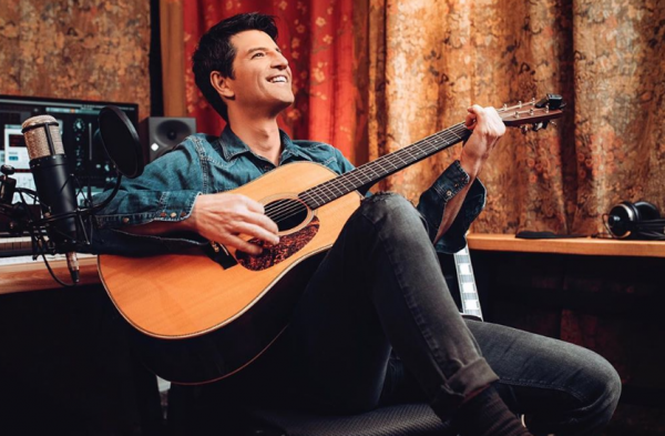 Σάκης Ρούβας : Το συγκινητικό μήνυμά του για την πατρότητα