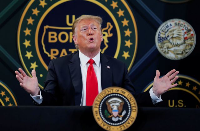 Μαίνεται ο «πόλεμος»: Το Twitter έκρυψε και άλλη ανάρτηση του Τραμπ