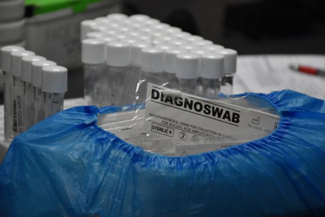 Κοροναϊός: Αγοράκι από τη Σερβία θετικό στην Καβάλα – Αρνητικά τα δείγματα από 80 Σέρβους στην Αιδηψό