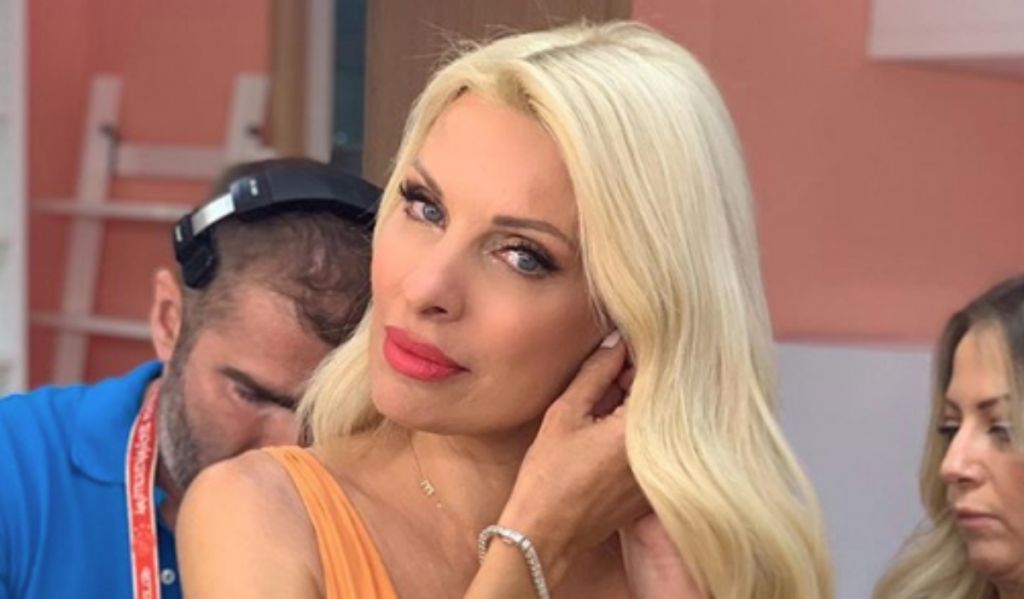 Ελένη Μενεγάκη: «Μην με παρεξηγήσετε, θα είμαι πάντα η Ελένη σας!»