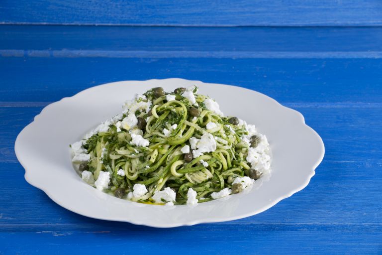 Σαλάτα με σπαγγέτι κολοκυθιού και ξινομυζήθρα