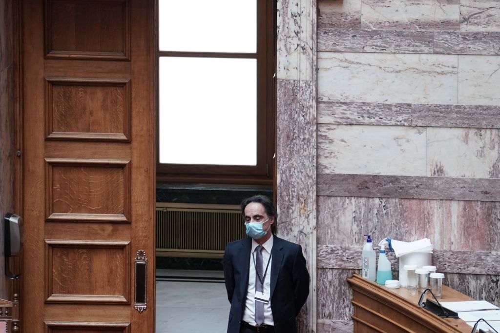 Υποχρεωτική χρήση μάσκας και στη Βουλή