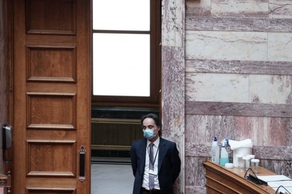 Υποχρεωτική χρήση μάσκας και στη Βουλή