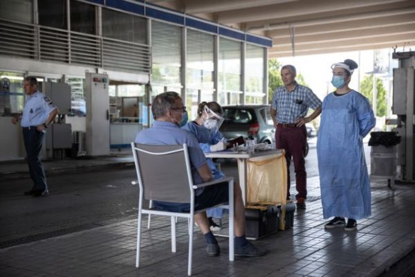 Κοροναϊός : Σε καραντίνα το γκρουπ των 80 Σέρβων – Εν αναμονή των αποτελεσμάτων