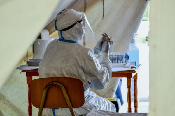 Γώγος στο MEGA: Τι ισχύει για την αερόβια μετάδοση του κοροναϊού