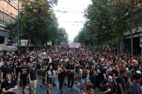 Αντιμέτωποι με την ανεργία χιλιάδες εργαζόμενοι