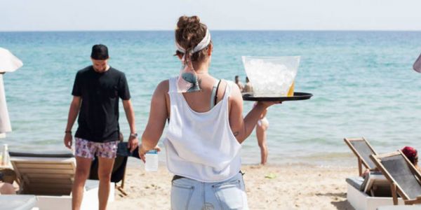 Μεταξύ αβεβαιότητας και οικονομικής δυσχέρειας οι εποχικά εργαζόμενοι