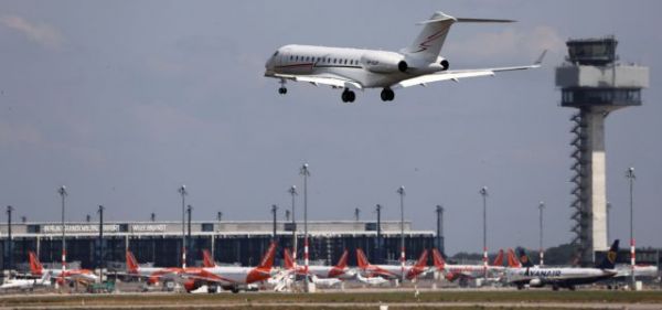 Ανυπολόγιστες ζημιές στις αεροπορικές: Περικοπές θέσεων και συρρίκνωση του στόλου