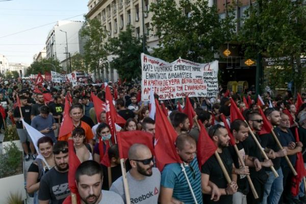 Μαζική συγκέντρωση διαμαρτυρίας στην Αθήνα κατά του νόμου για τις διαδηλώσεις