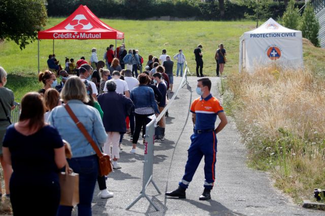 «Ποτέ δεν πίστευα ότι θα έρθω εδώ» – Η κρίση οδηγεί τους Γάλλους σε τράπεζες τροφίμων