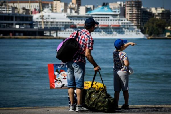 Αυξημένη κίνηση στον Πειραιά: Για τα νησιά σαλπάρει το δεύτερο κύμα αδειούχων
