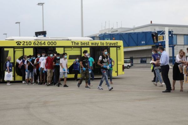 Αρνητικά όλα τα τεστ τουριστών που έφθασαν στην Ελλάδα απευθείας από Βρετανία