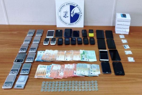 Εντοπίστηκαν ναρκωτικά σε κατοικία στη Μύκονο – Πέντε συλλήψεις αλλοδαπών