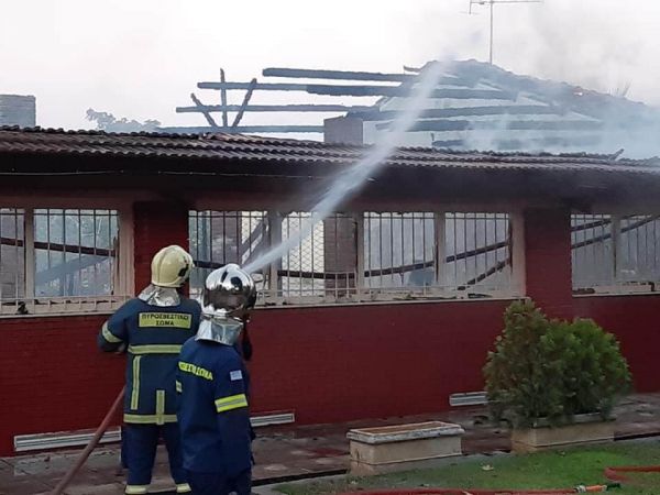 Μεγάλη πυρκαγιά κατέστρεψε τα εμβληματικά Σφαγεία του Ταύρου