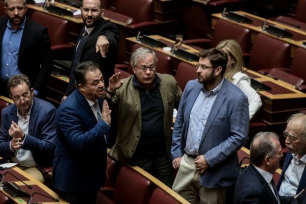 Ο Μάρκου του ΣΥΡΙΖΑ απολογήθηκε για την απρεπή συμπεριφορά του στη Βουλή