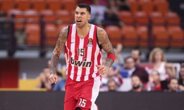 Πρίντεζης: Το έριξε στο τραγούδι παρέα με την Μπεκατώρου