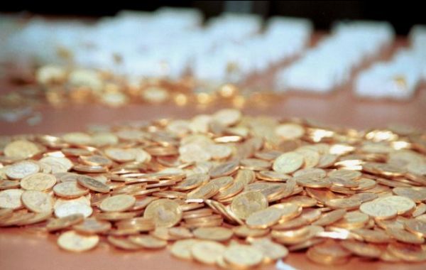 Ρισκάρουν τη ζωή τους για λίγες χρυσές λίρες – Πώς γίνεται το κυνήγι του θησαυρού