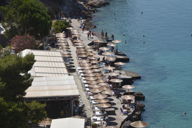 «Χρυσάφι» οι βουτιές στη θάλασσα – Στα ύψη οι τιμές σε οργανωμένες πλαζ