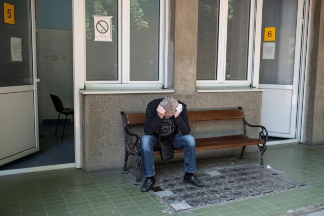 Κοροναϊός: Δραματική κατάσταση στη Σερβία - Γήπεδο μετατρέπεται σε νοσοκομείο, σκηνές από το στρατό