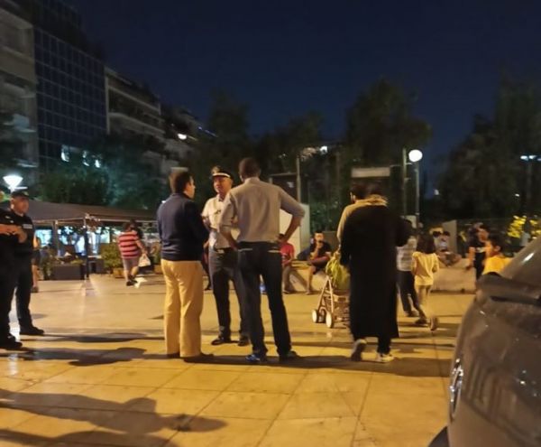 Μεταφορά προσφύγων από την πλατεία Βικτωρίας