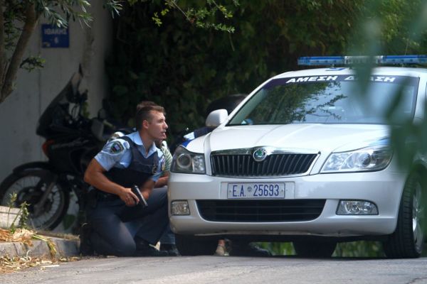 Κρατούμενος απέδρασε από το αστυνομικό τμήμα Δάφνης φορώντας χειροπέδες