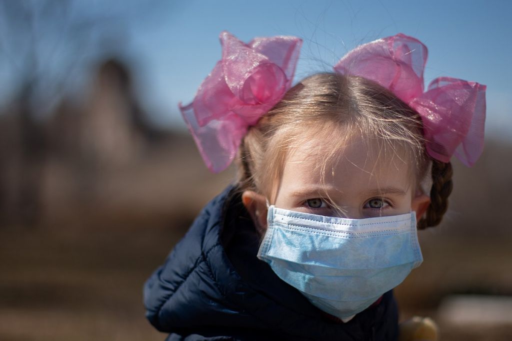 Κοροναϊός και παιδιά: Νέα μελέτη αλλάζει τα δεδομένα - Πόσο πιθανό είναι να μεταδώσουν τον ιό;