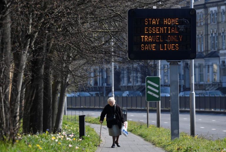 Βρετανία : Οι ζωές των ηλικιωμένων σε κίνδυνο – Απαρχαιωμένα μέτρα προστασίας είχαν δοθεί στα γηροκομεία