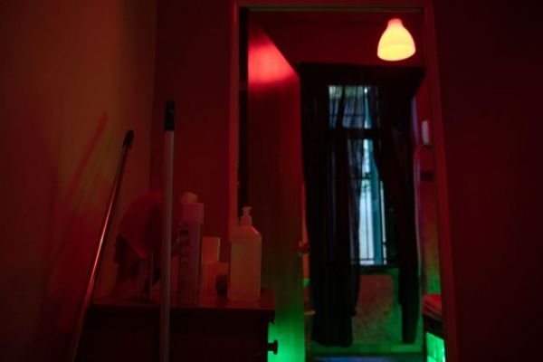 «Ρώσικη ρουλέτα» οι οίκοι ανοχής στην Ελλάδα