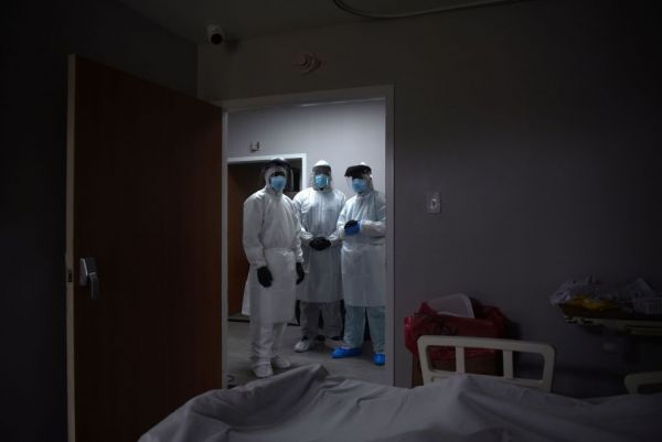 Γιατί ορισμένοι δεν μεταδίδουν τον κοροναϊό ενώ άλλοι γίνονται φορείς υπερμετάδοσης;