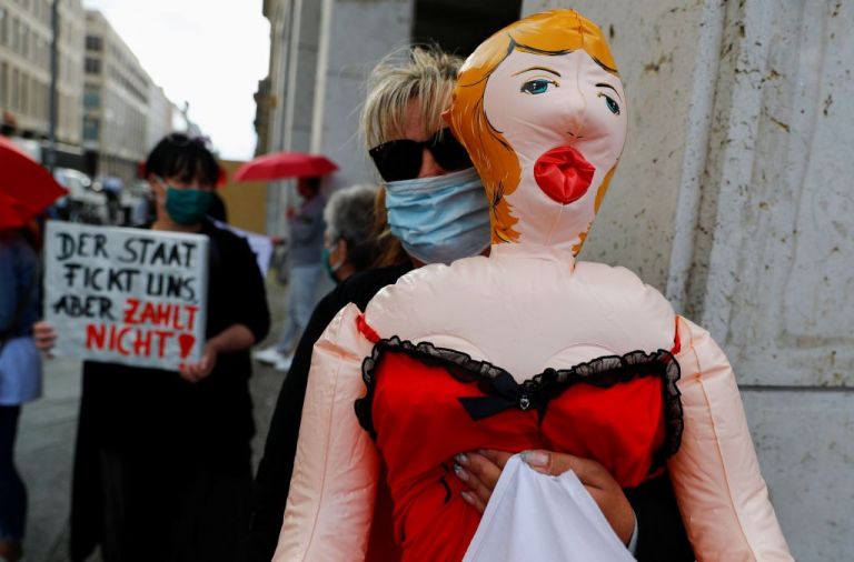 Βερολίνο : Ιερόδουλες διαμαρτύρονται για τα μέτρα κατά του κοροναϊού