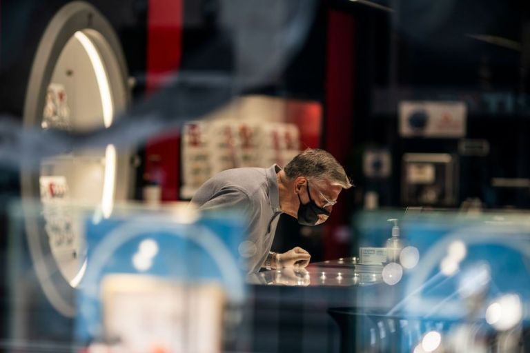 Ακραίες καταστάσεις για τις μάσκες στις ΗΠΑ – Δολοφονία πελάτη από φύλακα καταστήματος