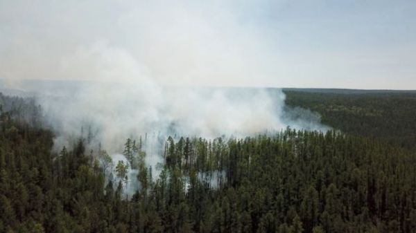 Σπέρνουν νέφη για να σβήσουν τις μαινόμενες πυρκαγιές στη Σιβηρία