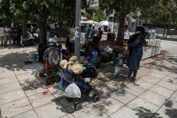 ΜΑΤ και βία κατά προσφύγων στην πλατεία Βικτωρίας
