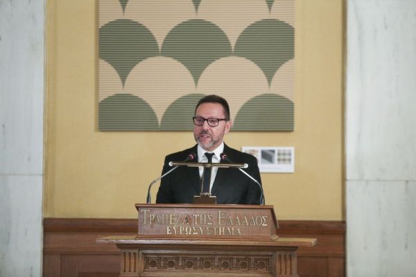 Στουρνάρας: Φτιάξτε τώρα ένα πανευρωπαϊκό σύστημα εγγύησης καταθέσεων