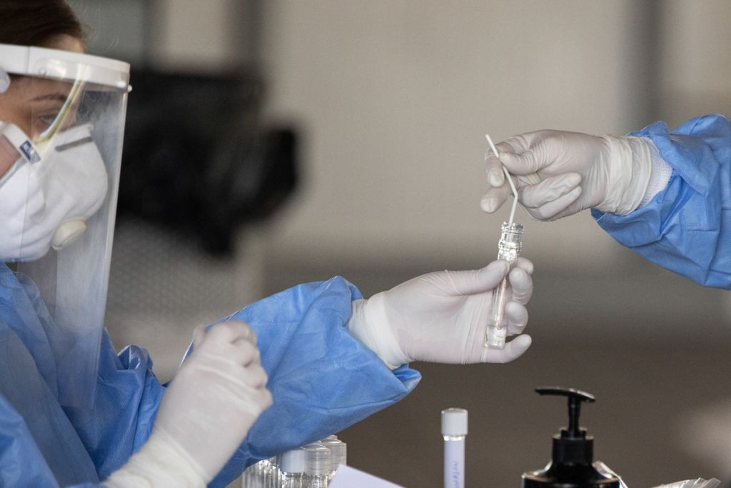 Συναγερμός στη Λέσβο: Τέσσερα νέα κρούσματα κοροναϊού – Έκλεισε Κέντρο Υγείας