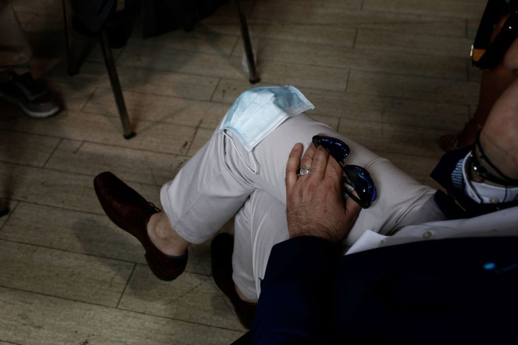 Προειδοποιήσεις ΕΙΝΑΠ: Υποχρεωτική η μάσκα και σε εξωτερικούς χώρους αν αυξηθούν τα κρούσματα