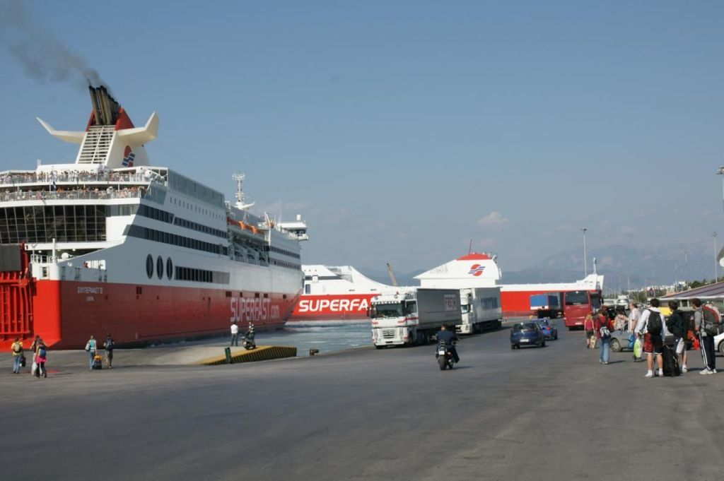 Περισσότεροι από 1.000 επιβάτες αναμένονται αύριο στο λιμάνι της Πάτρας