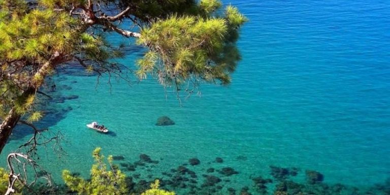 Κύπρος : Σε σοβαρή κατάσταση ζευγάρι Ελλήνων που έπεσε με όχημα από γκρεμό 30 μέτρων