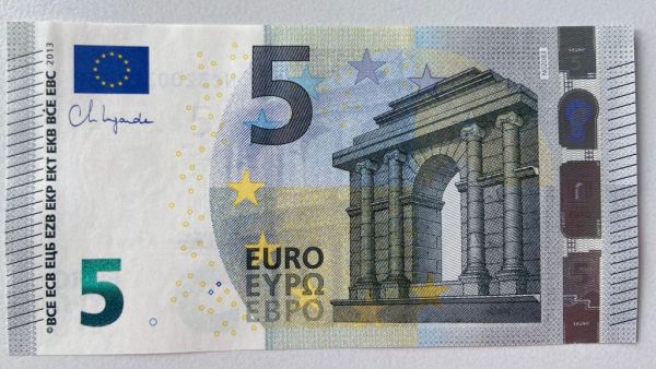 Νέα χαρτονομίσματα των 5 και 10 ευρώ με την υπογραφή της Λαγκάρντ