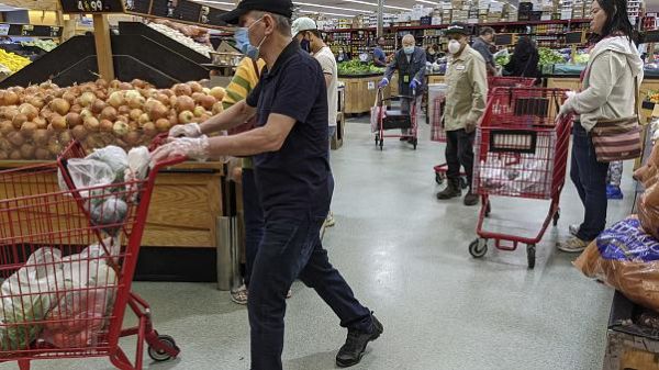 Κοροναϊός : Υποχρεωτική η μάσκα στα σούπερ μάρκετ για εργαζομένους και πελάτες