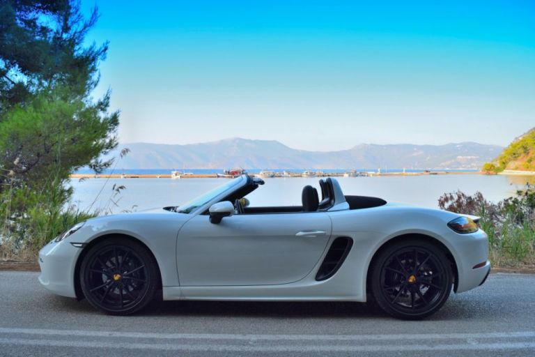 Ποια είναι τελικά η… White Porscha;